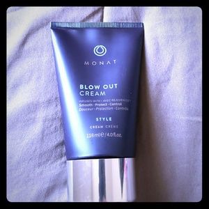 Monat Blow Out Cream